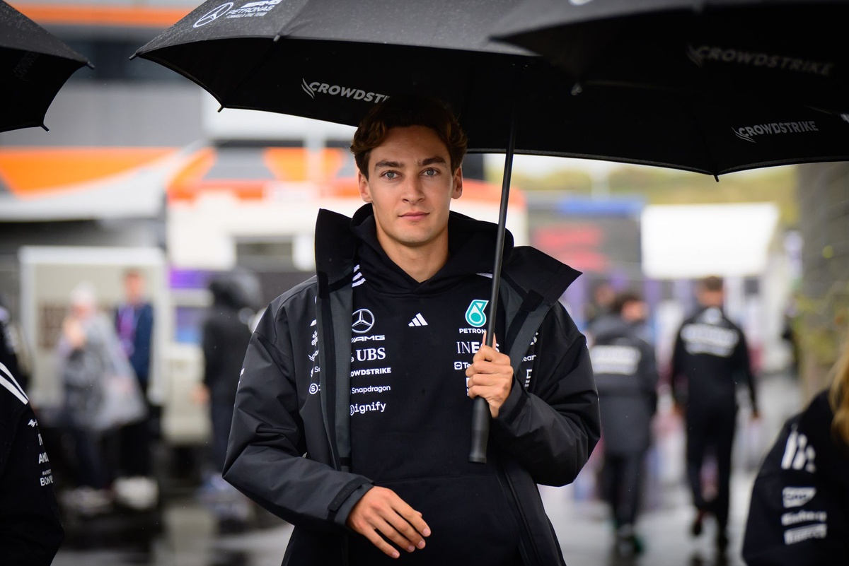 Russell confident Mercedes will have the best F1 2026 engine - but is wary of customer teams
