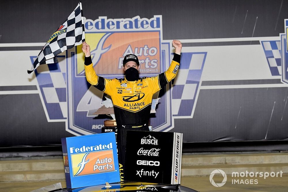 Brad Keselowski, Team Penske, Ford Mustang. ganador de la carrera