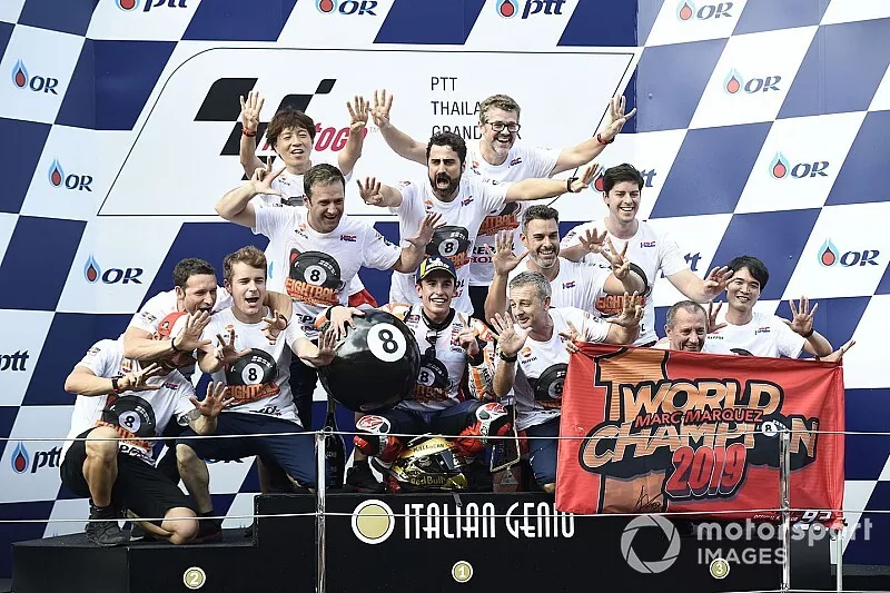 Le Champion du monde Marc Marquez, Repsol Honda Team f&ecirc;te son titre avec son team