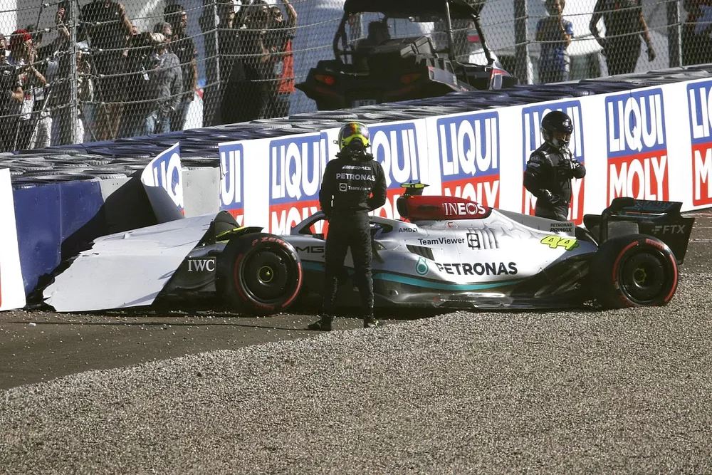 Lewis Hamilton, Mercedes W13 crashes