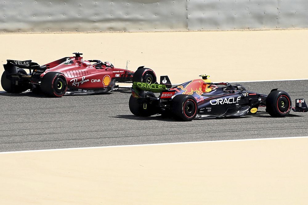 Charles Leclerc, Ferrari F1-75, Sergio Pérez, Red Bull Racing RB18