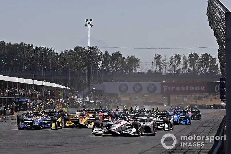 Will Power, Team Penske Chevrolet leads at the start