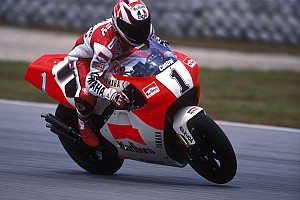 ウェインレイニー MarlboroYamaha WayneRainey 革ツナギ MotoGPレジェンドのウェイン・レイニー、1992年王者獲得時のYZR500を