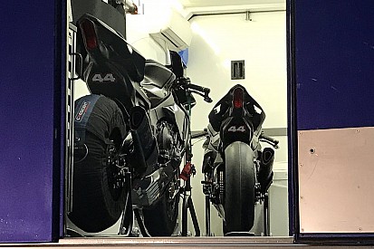Hamilton kecelakaan saat tes World Superbike