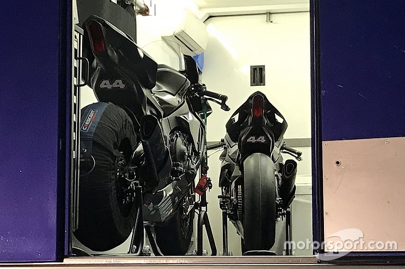 Hamilton suffers small crash during Superbike test