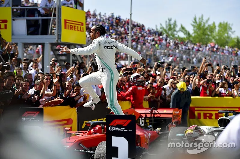 Ganador de la carrera Lewis Hamilton, Mercedes AMG F1