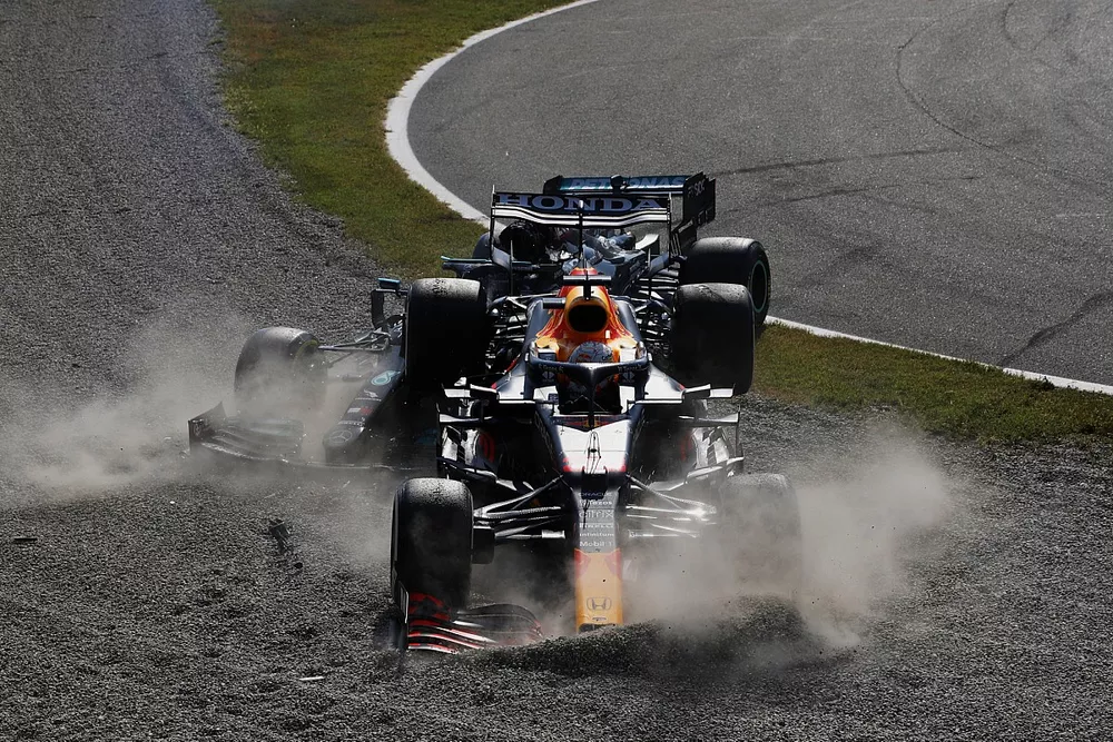 Lewis Hamilton, Mercedes W12, Max Verstappen, Red Bull Racing RB16B