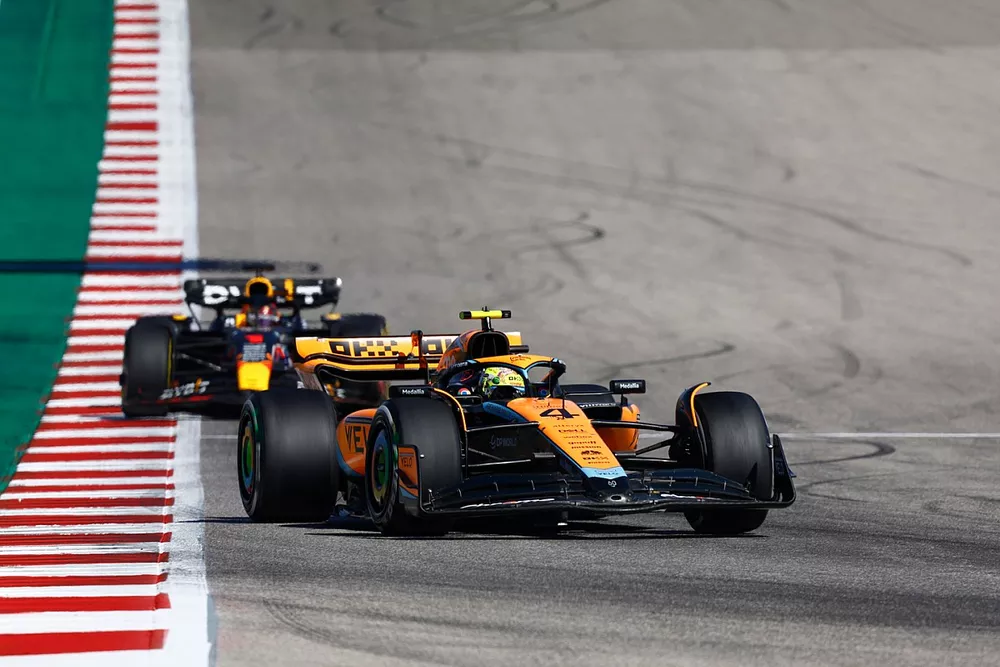 Lando Norris, McLaren MCL60, Max Verstappen, Red Bull Racing RB19