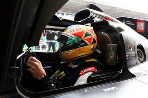 Conway wraca do kokpitu