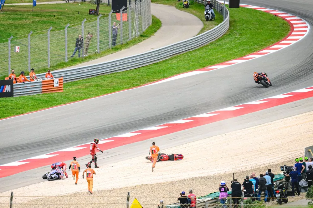 Caída de Francesco Bagnaia, Ducati Team, Marc Márquez, Gresini Racing