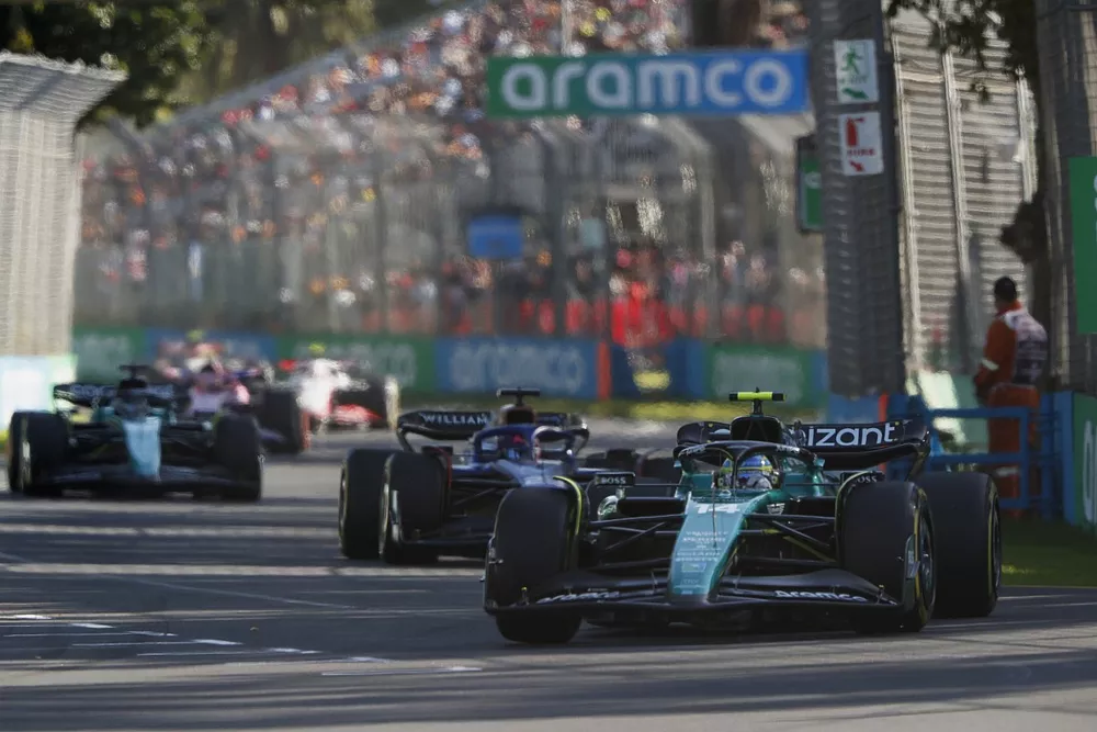 Fernando Alonso, Aston Martin AMR23, Alex Albon, Williams FW45, Lance Stroll, Aston Martin AMR23