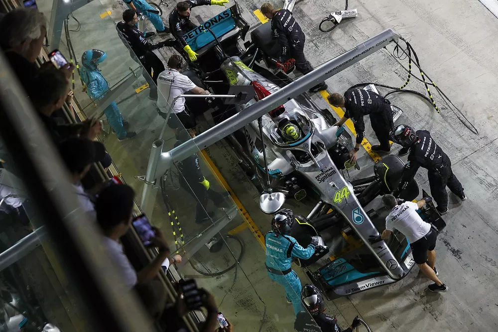 Lewis Hamilton, Mercedes W13, in the pits