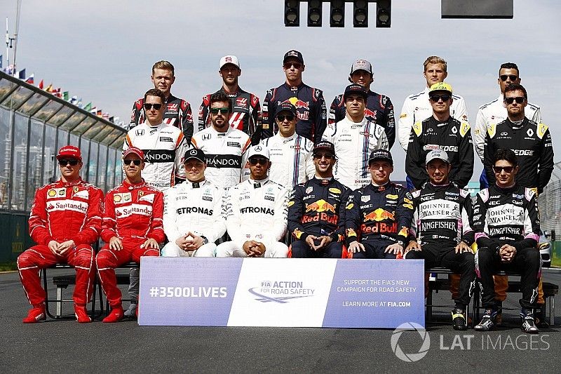 The drivers' group photo: Valtteri Bottas, Mercedes AMG, Lewis Hamilton, Mercedes AMG, Daniel Ricciardo, Red Bull Racing, Max Verstappen, Red Bull, Sergio Perez, Force India, and Esteban Ocon, Force India. Middle row, L-R: Stoffel Vandoorne, McLaren, Fernando Alonso, McLaren, Felipe Massa, Williams, Lance Stroll, Williams, Nico Hulkenberg, Renault Sport F1 Team and Jolyon Palmer, Renault Sport F1 Team Sport F1. Back row, L-R: Kevin Magnussen, Haas F1 Team, Romain Grosjean, Haas F1 Team, Daniil Kvyat, Scuderia Toro Rosso, Carlos Sainz Jr., Scuderia Toro Rosso and Marcus Ericsson, Sauber