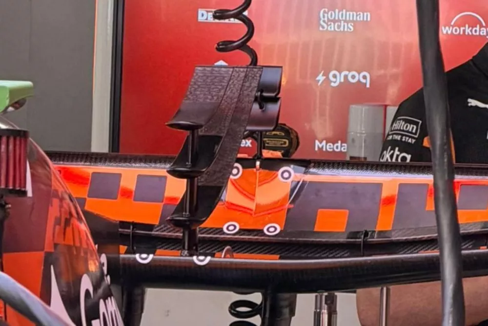 Dettaglio McLaren MCL40