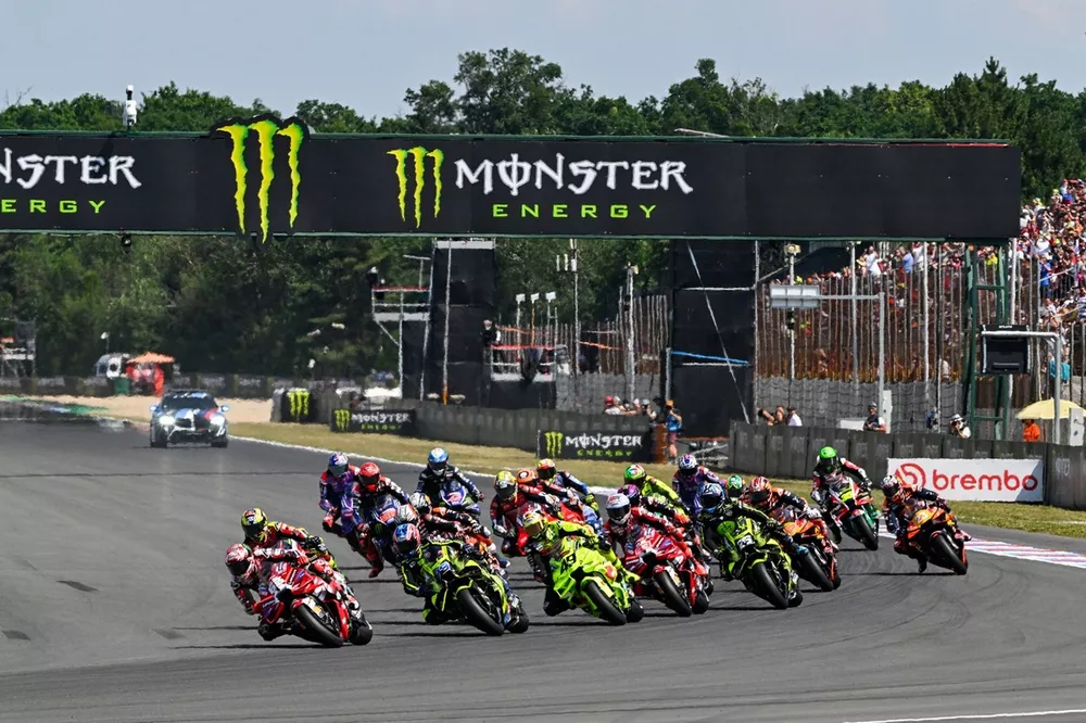 Salida de la carrera sprint de MotoGP en Brno