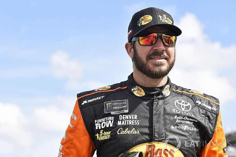 Martin Truex Jr. fastest in final Cup practice; Stenhouse wrecks