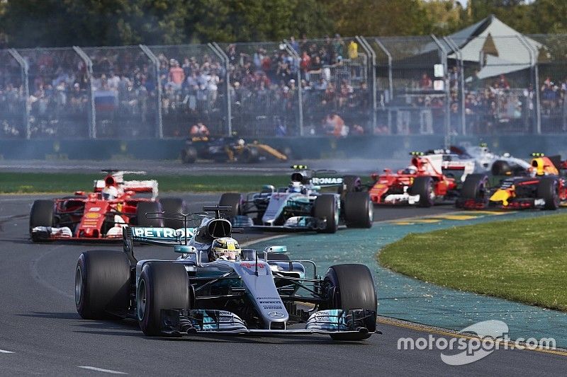 Lewis Hamilton, Mercedes AMG F1 W08, Sebastian Vettel, Ferrari SF70H y Valtteri Bottas, Mercedes AMG