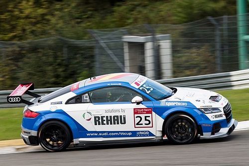 Doble victoria de Azcona en Nurburgring para situarse líder de la Audi Sport TT Cup