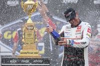 NASCAR Cup - Denny Hamlin repite y gana la carrera de Darlington en la prórroga