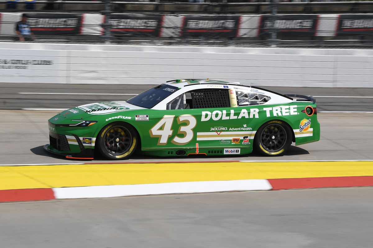 Legacy Motor Club reveals new crew chief for Erik Jones, other changes