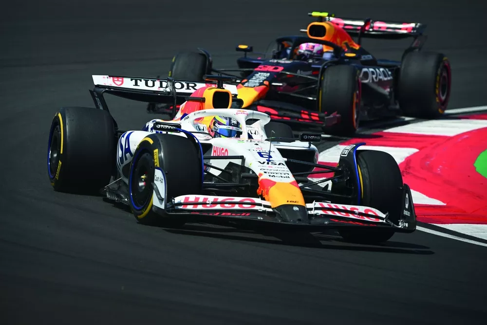 Isack Hadjar, Racing Bulls VCARB 02 leads Liam Lawson, Red Bull Racing RB21