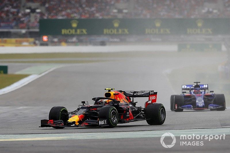 Pierre Gasly, Red Bull Racing RB15, leads Daniil Kvyat, Toro Rosso STR14