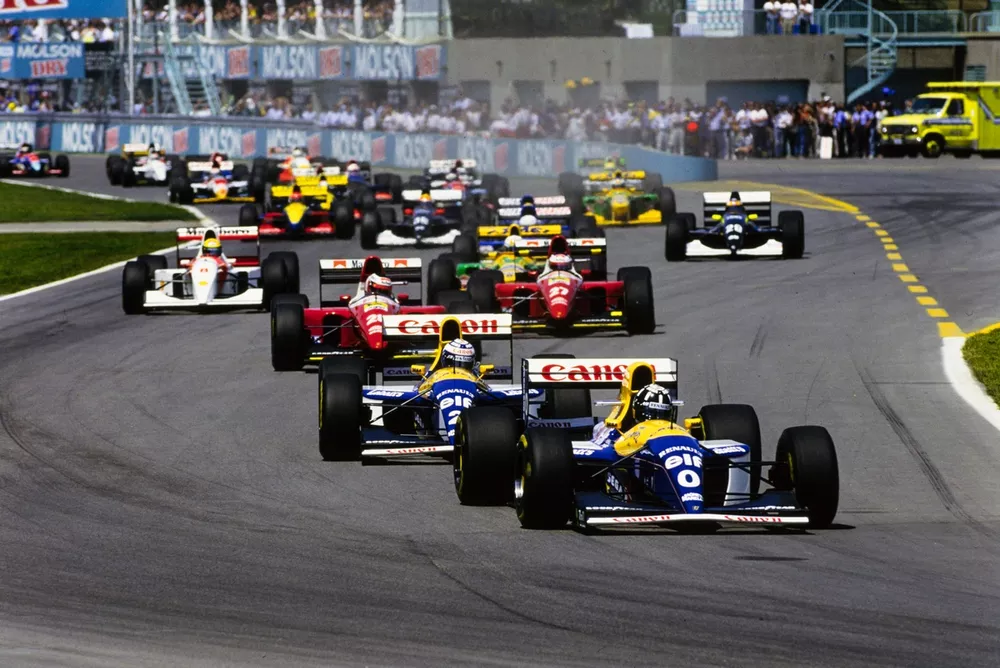 Damon Hill, Williams FW15C Renault, leads Alain Prost, Williams FW15C Renault, Gerhard Berger, Ferrari F93A, Jean Alesi, Ferrari F93A, and Ayrton Senna, McLaren MP4-8 Ford, at the start.