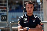 Toto Wolff: Albon es bienvenido, pero no como piloto de Red Bull