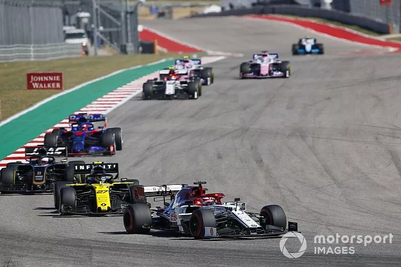 Kimi Raikkonen, Alfa Romeo Racing C38, Nico Hulkenberg, Renault R.S. 19, Romain Grosjean, Haas VF-19, en Daniil Kvyat, Toro Rosso STR14