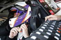 Hamlin gana carrera recortada por lluvia en Darlington