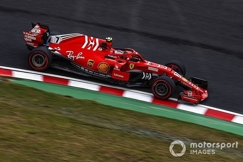 Képeken a már pályára gurult Ferrari az új F1-es festéssel