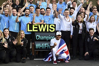 Hamilton dice que Schumacher "aún está muy por delante"