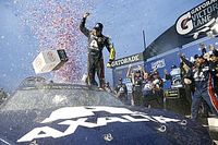 Alex Bowman vence a Larson para su primer triunfo en la Copa