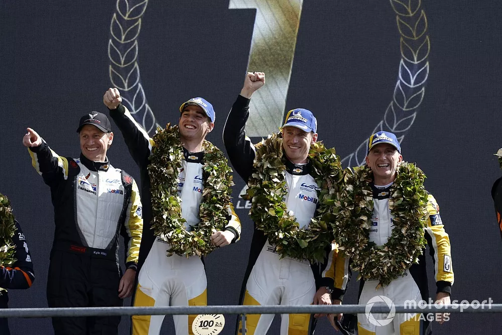 Podium GTE AM: Winner #33 Corvette Racing Chevrolet Corvette C8.R of Nicky Catsburg, Ben Keating, Nicolas Varrone 