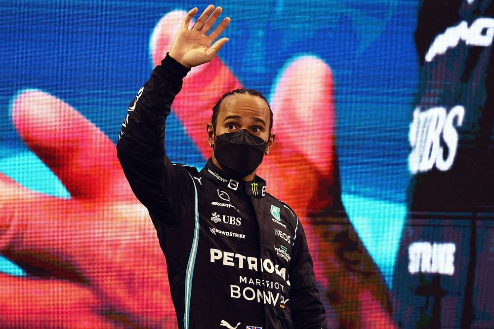 Lewis Hamilton, Mercedes, 2ª posición, abandona el podio