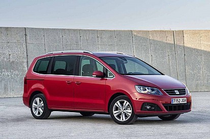 Los diez coches de gasolina que menos combustible gastan