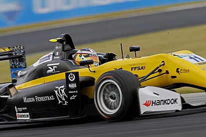 Sacha Fenestraz artiglia la pole position per Gara 1 a Silverstone