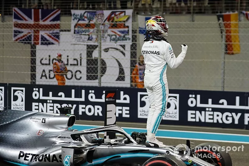 Le poleman Lewis Hamilton, Mercedes AMG F1 W10