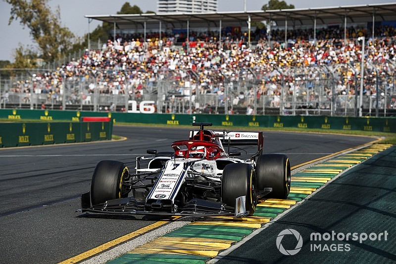 Visor tear-off forced Raikkonen into early pitstop
