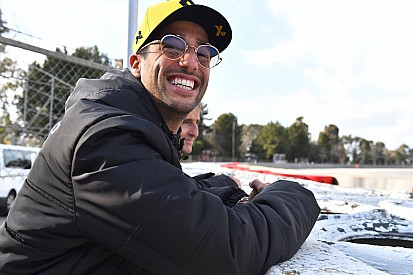 Ricciardo: "Non sarei stupito se Leclerc battesse Vettel, ma se fosse sconfitto sarebbe un duro colpo per lui"