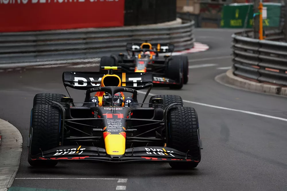 Sergio Perez, Red Bull Racing RB18, Max Verstappen, Red Bull Racing RB18