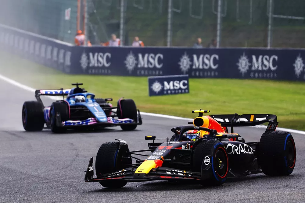 Sergio Perez, Red Bull Racing RB19, Esteban Ocon, Alpine A523