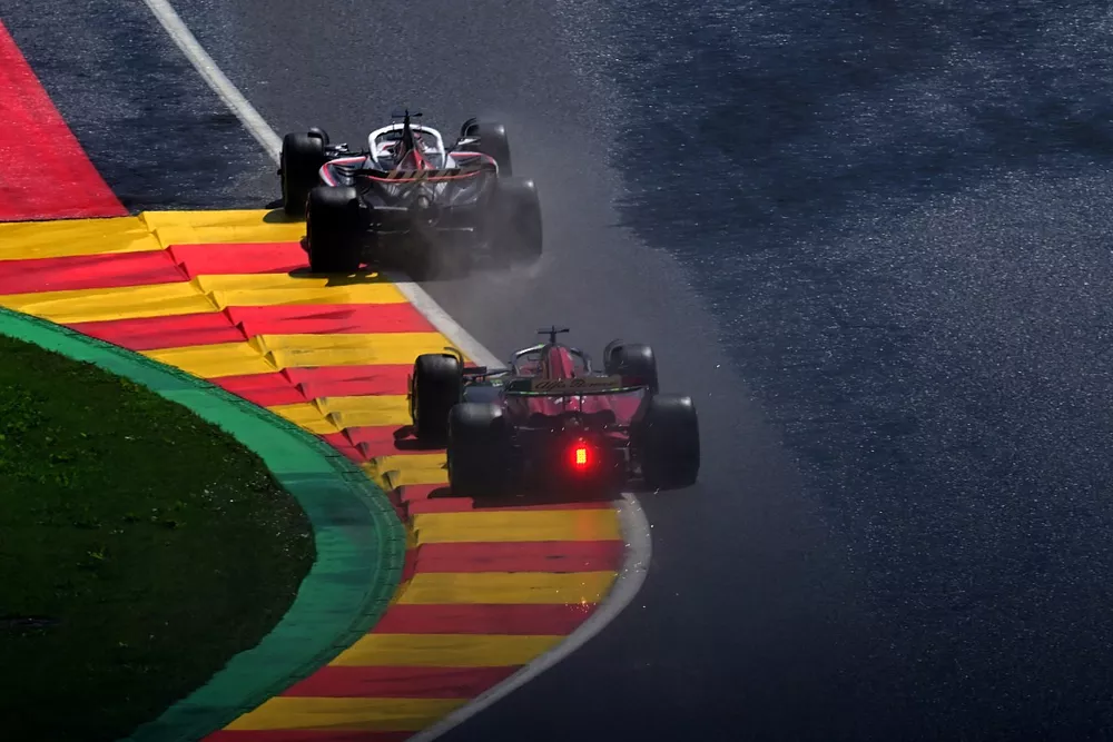 Kevin Magnussen, Haas VF-23, Valtteri Bottas, Alfa Romeo C43