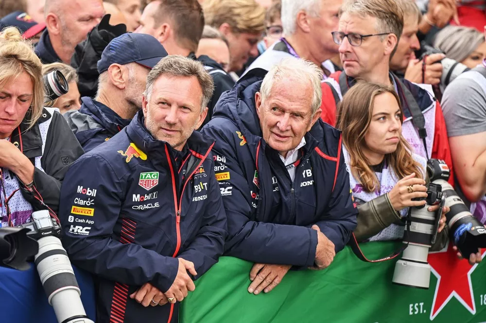 Christian Horner, Team Principal, Red Bull Racing, Helmut Marko, Consultant, Red Bull Racing, in Parc Ferme