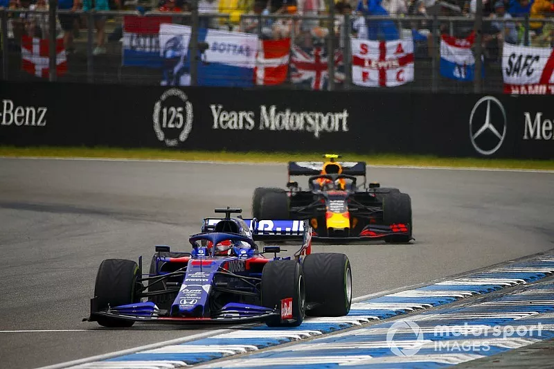 Daniil Kvyat, Toro Rosso STR14, devant Pierre Gasly, Red Bull Racing RB15