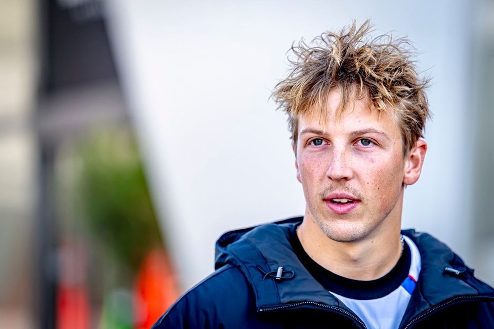 Liam Lawson rebate Carlos Sainz sobre comentários após incidente no GP da Holanda
