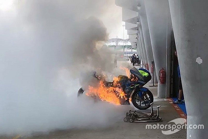 Un incendio en el box de Suzuki no causa daños graves