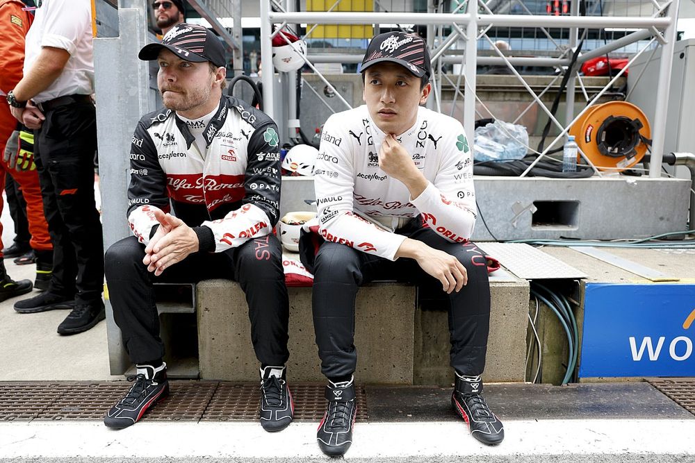 Zhou Guanyu, Alfa Romeo C42, Valtteri Bottas, Alfa Romeo C42