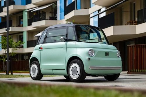 Biplaza, estiloso y para conductores desde 15 años: el eléctrico por 9.890 €