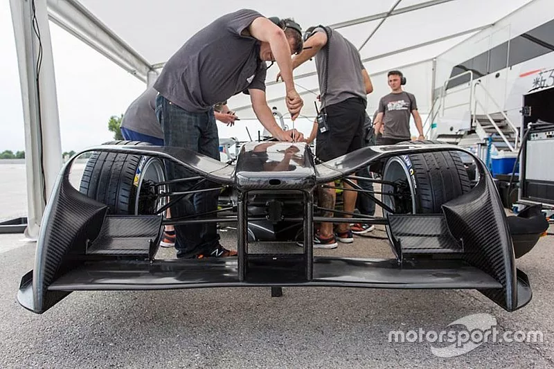 2017 NEXTEV TCR front wing
